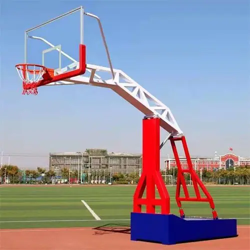 即便没有器材，户外仍可畅快锻炼。